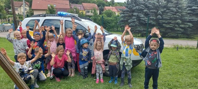 Městská policie pro nás na hřišti:-)