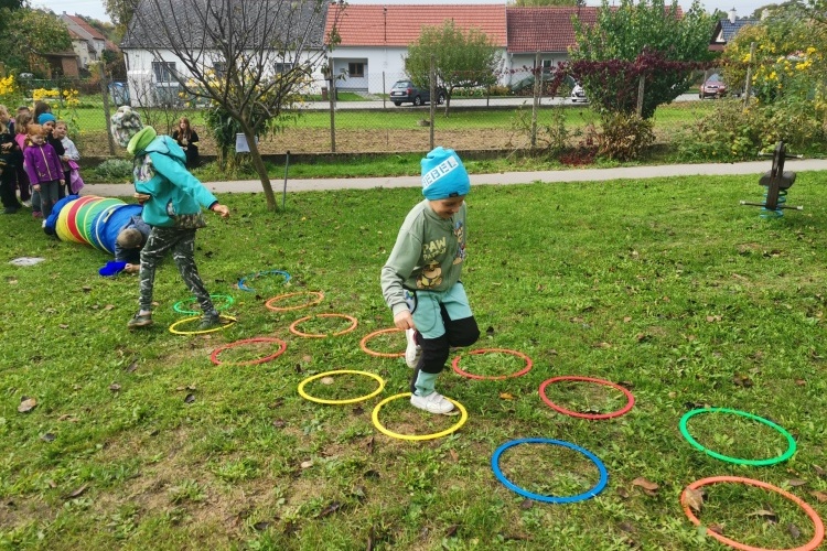  Projektový den na školní zahradě pod vedením Marie Chropenové 