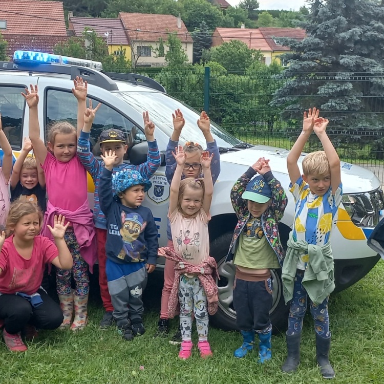 Městská policie pro nás na hřišti:-)